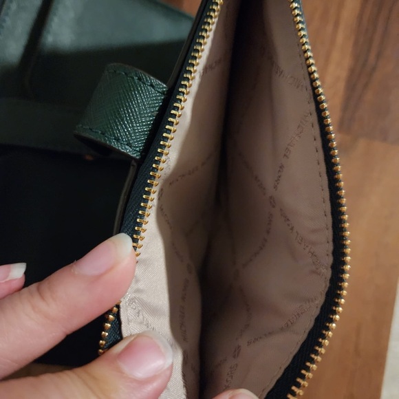 Green Michael Kors purse and wallet - Picture 3 of 4